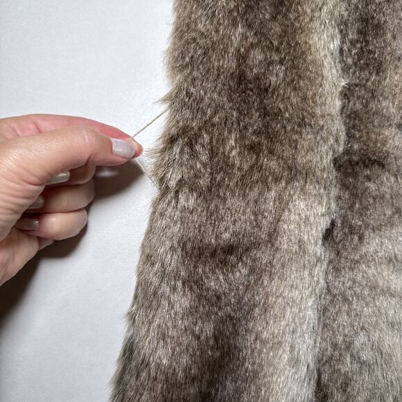 LOLA Womens Vest Faux Fur Brown Tan Sleeveless Front Clasp Lined Size Small NWT - Picture 13 of 15